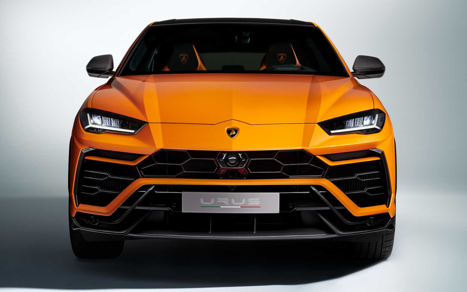 Comparison Urus 2020 vs Bentley Bentayga V8 2019
